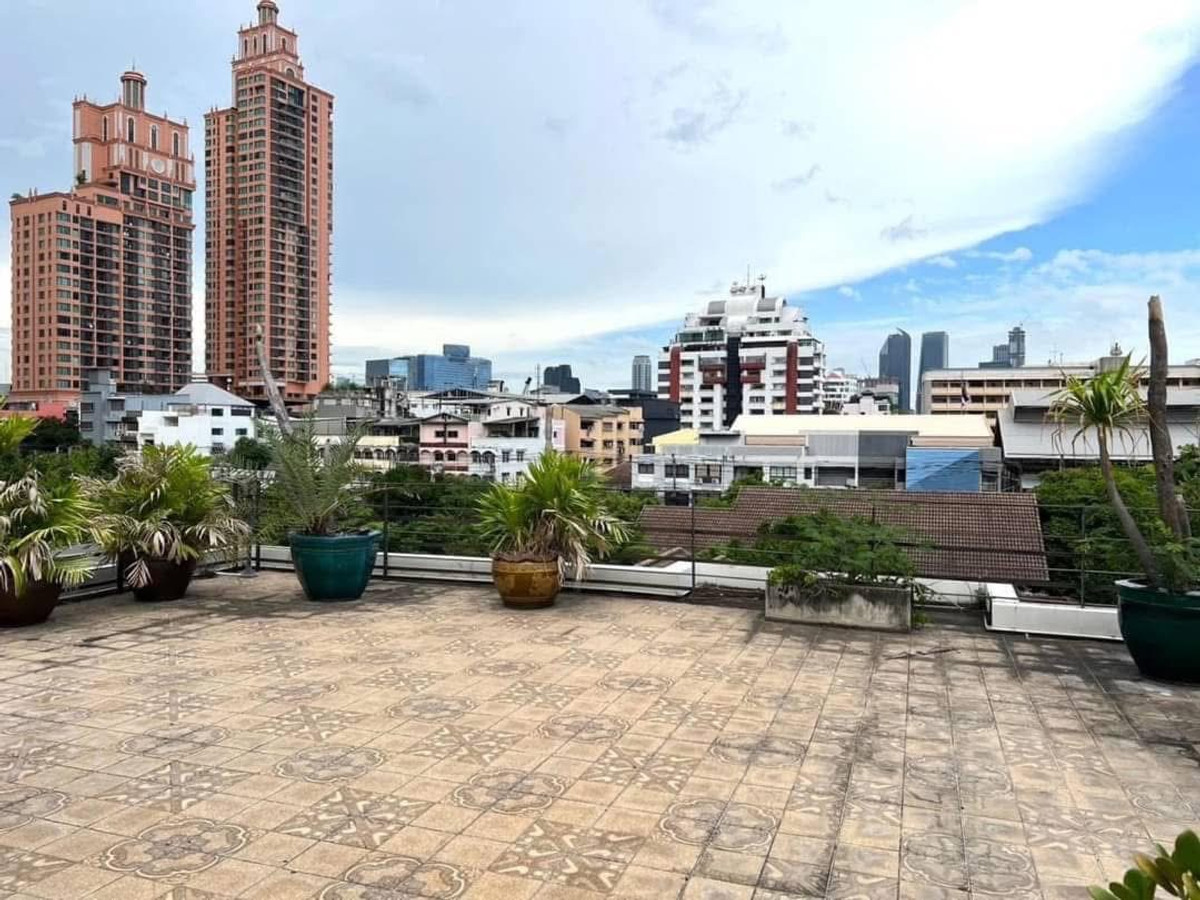 For SaleHouseSukhumvit, Asoke, Thonglor : Condo style house for sale With swimming pool Location in the heart of the city, Sukhumvit 24, on an area of ​​229 sq m., only 5 minutes walk to Emporium bts Phrom Phong.
