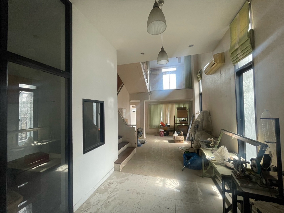 For SaleTownhomeEakachai, Bang Bon : Townhome for sale, 3 and a half floors, Green Place Village, Chom Thong 13, corner house, Main Road, no house opposite. Added decorations already.