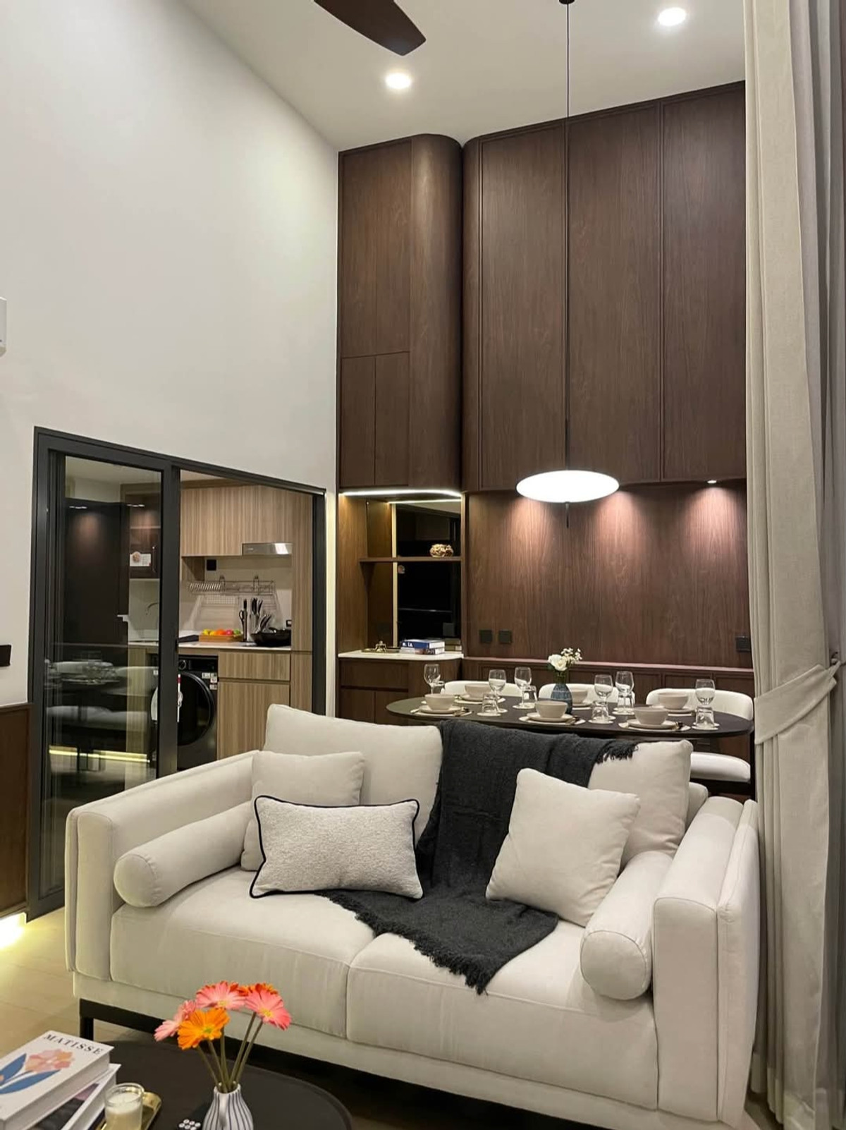 For RentCondoKhlongtoei, Kluaynamthai : Luxury Room🪞 High Ceiling 3bed2bath 91 Sqm/ Life Rama4 Asoke 85,000-