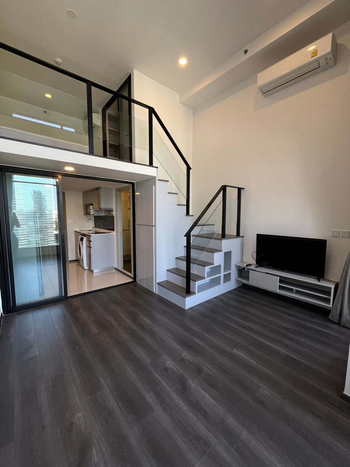 ให้เช่าคอนโดเกษตรศาสตร์ รัชโยธิน : 🏙 ให้เช่า Knightsbridge Space Ratchayothin (ด่วน!)  ✨ Duospace 2 ชั้น | 36 ตร.ม. | เพดานสูงโปร่งพิเศษ 📍 ติด BTS พหลโยธิน เพียงไม่กี่ก้าว ห้องใหม่ สวยมาก เฟอร์ครบ เครื่องใช้ไฟฟ้าครบ พร้อมเข้าอยู่ทันที