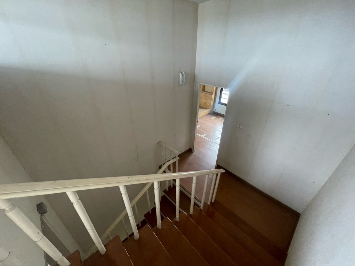 For SaleTownhomeEakachai, Bang Bon : Townhome for sale, 3 and a half floors, Green Place Village, Chom Thong 13, corner house, Main Road, no house opposite. Added decorations already.