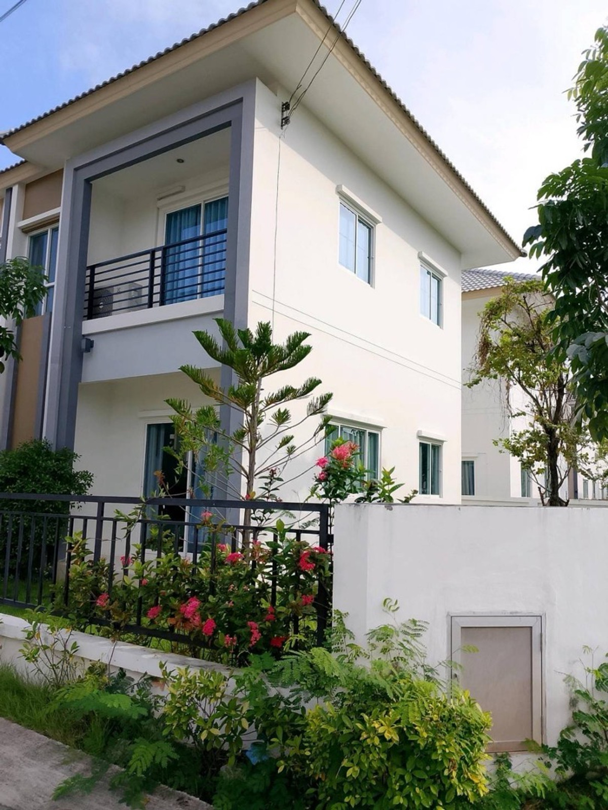 ให้เช่าบ้านสมุทรปราการ สำโรง : ให้เช่าบ้านเดี่ยว ลลิลทาวน์ แลนซีโอ คริป 3 บางนา - สุวรรณภูมิ ใกล้ รพ.บางเสาธง 15 นาที