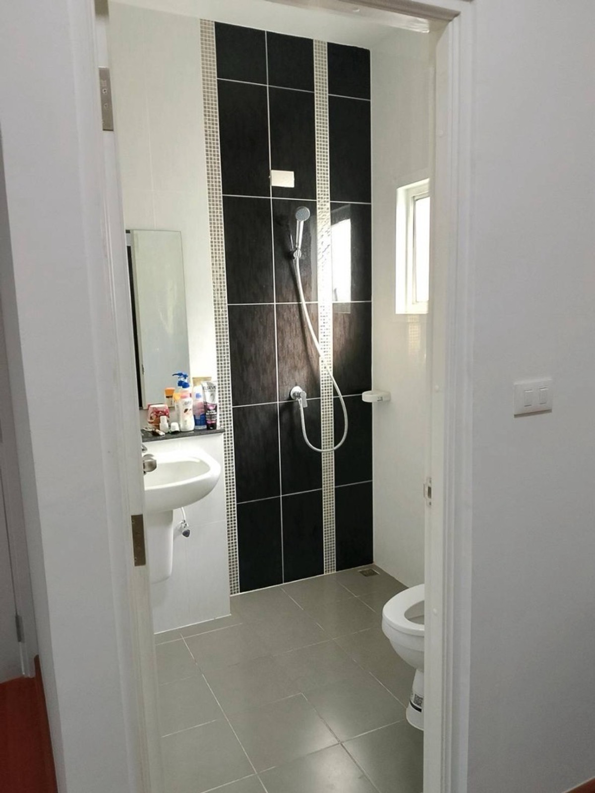 ให้เช่าบ้านสมุทรปราการ สำโรง : ให้เช่าบ้านเดี่ยว ลลิลทาวน์ แลนซีโอ คริป 3 บางนา - สุวรรณภูมิ ใกล้ รพ.บางเสาธง 15 นาที