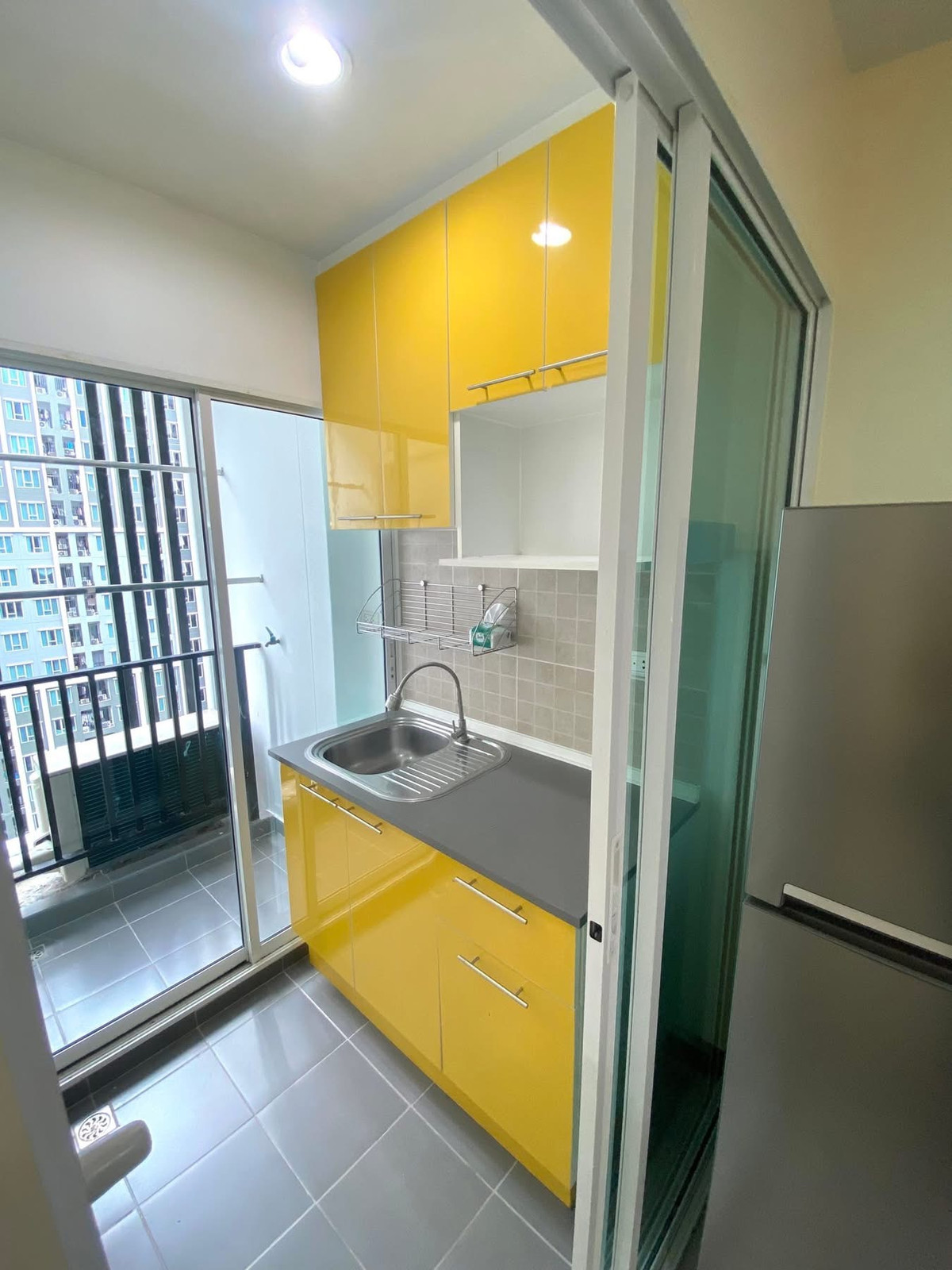 ขายคอนโดบางซื่อ วงศ์สว่าง เตาปูน : 📣 โอกาสทอง! เป็นเจ้าของคอนโดรีโนเวทใหม่ "รีเจ้นท์ โฮม บางซ่อน 27" ติด MRT บางซ่อน! 🌃  ✨ ห้องสวย วิวดี ทำเลเด่น พร้อมเข้าอยู่ทันที! ✨