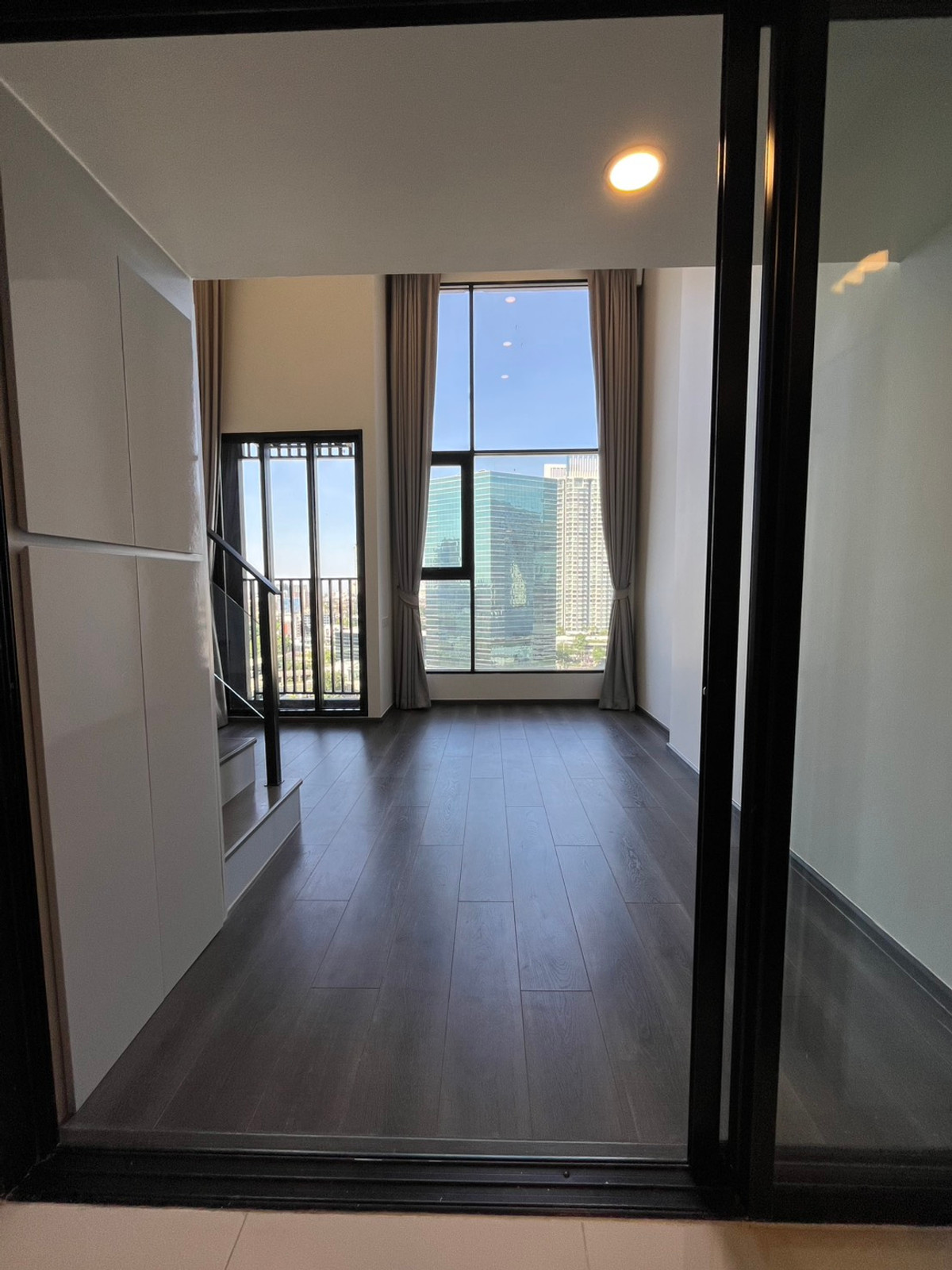 ให้เช่าคอนโดเกษตรศาสตร์ รัชโยธิน : 🏙 ให้เช่า Knightsbridge Space Ratchayothin (ด่วน!)  ✨ Duospace 2 ชั้น | 36 ตร.ม. | เพดานสูงโปร่งพิเศษ 📍 ติด BTS พหลโยธิน เพียงไม่กี่ก้าว ห้องใหม่ สวยมาก เฟอร์ครบ เครื่องใช้ไฟฟ้าครบ พร้อมเข้าอยู่ทันที