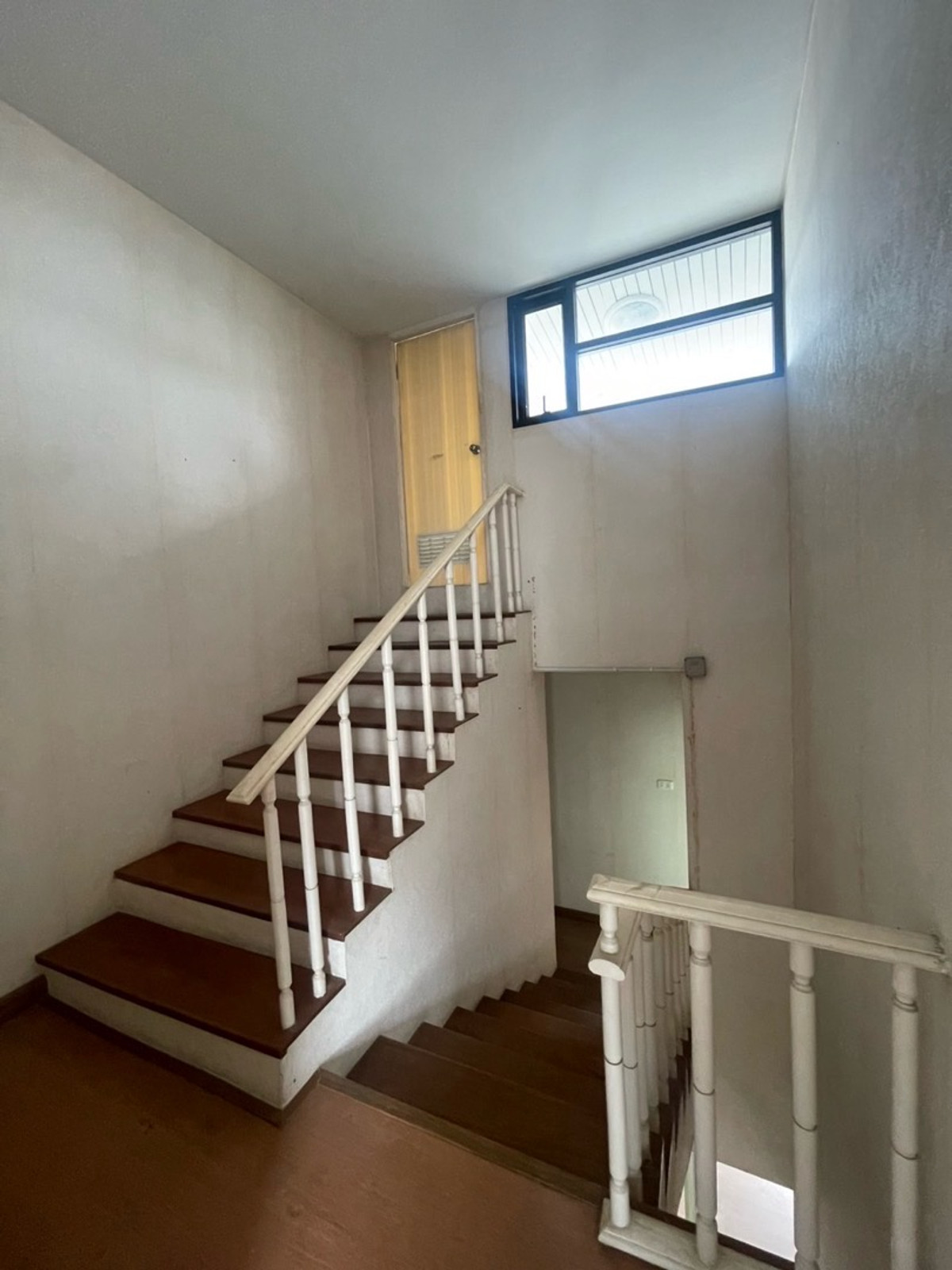For SaleTownhomeEakachai, Bang Bon : Townhome for sale, 3 and a half floors, Green Place Village, Chom Thong 13, corner house, Main Road, no house opposite. Added decorations already.