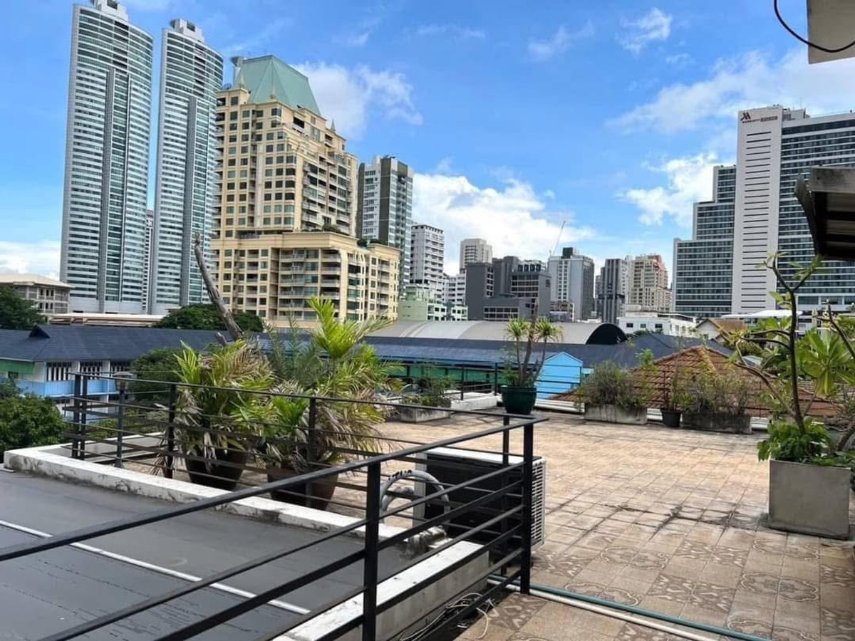 For SaleHouseSukhumvit, Asoke, Thonglor : Condo style house for sale With swimming pool Location in the heart of the city, Sukhumvit 24, on an area of ​​229 sq m., only 5 minutes walk to Emporium bts Phrom Phong.