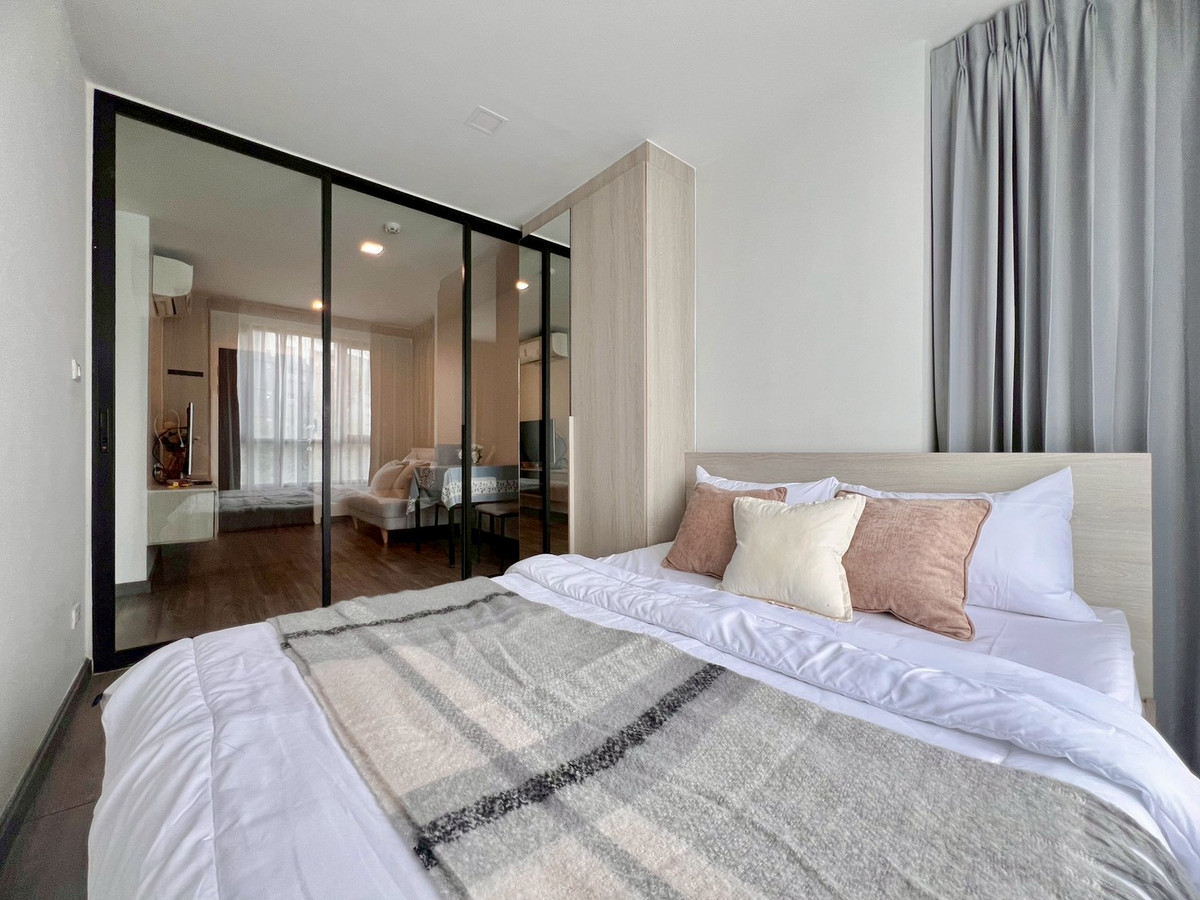 For RentCondoRatchadapisek, Huaikwang, Suttisan : Condo for rent, The Collection Ratchada 32, corner room, garden view, Ratchada-Lat Phrao Wang Hin location.