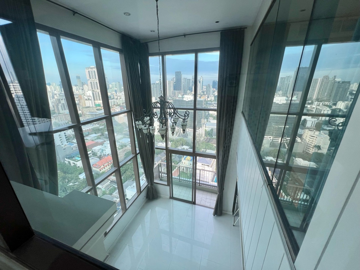 For SaleCondoSukhumvit, Asoke, Thonglor : Urgent, rare room! The Emporio Place Duplex, high floor, 135 sq m, corner room, good breeze, 26.9 million, good location in the heart of Phrom Phong.