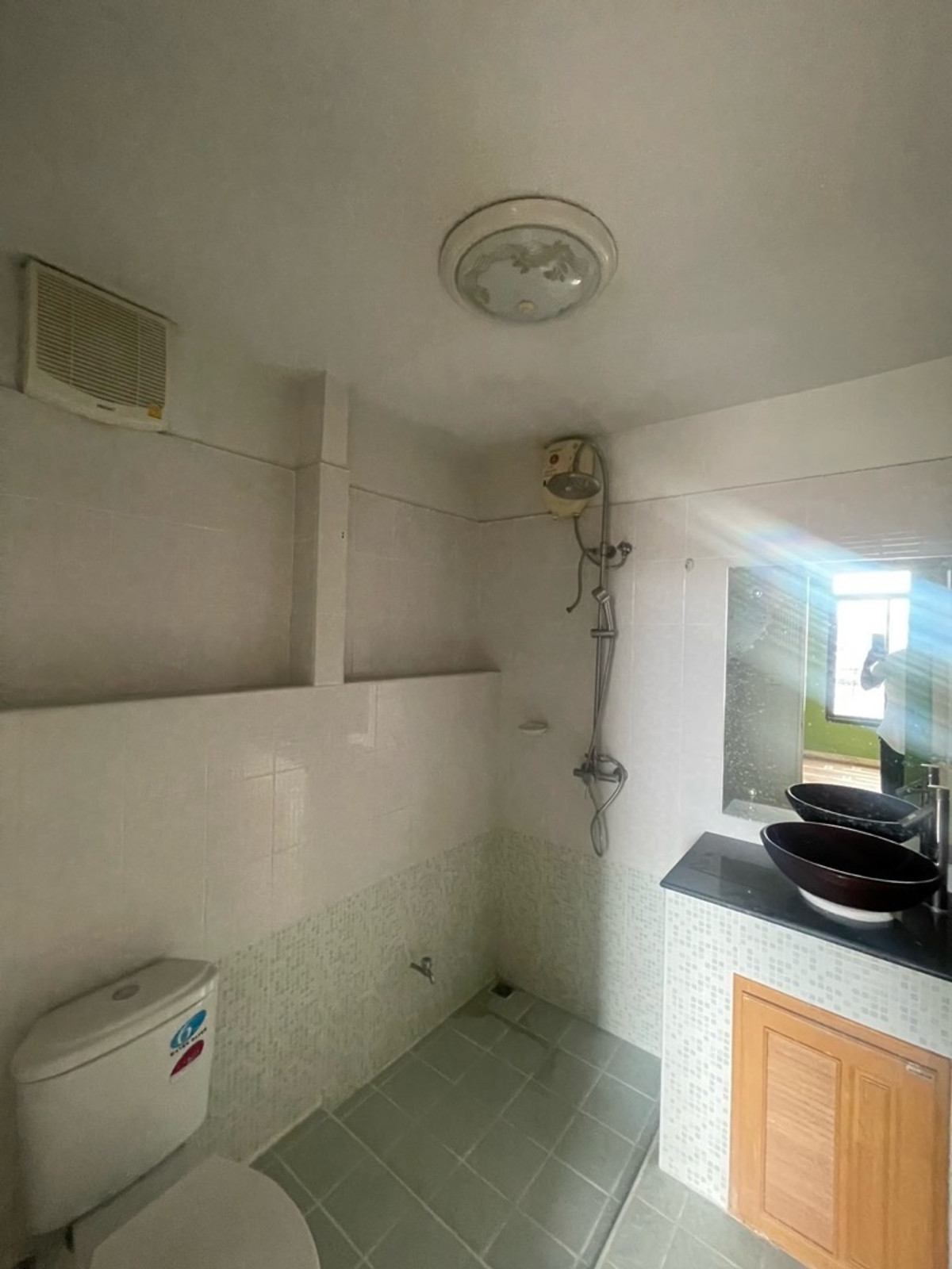 For SaleTownhomeEakachai, Bang Bon : Townhome for sale, 3 and a half floors, Green Place Village, Chom Thong 13, corner house, Main Road, no house opposite. Added decorations already.