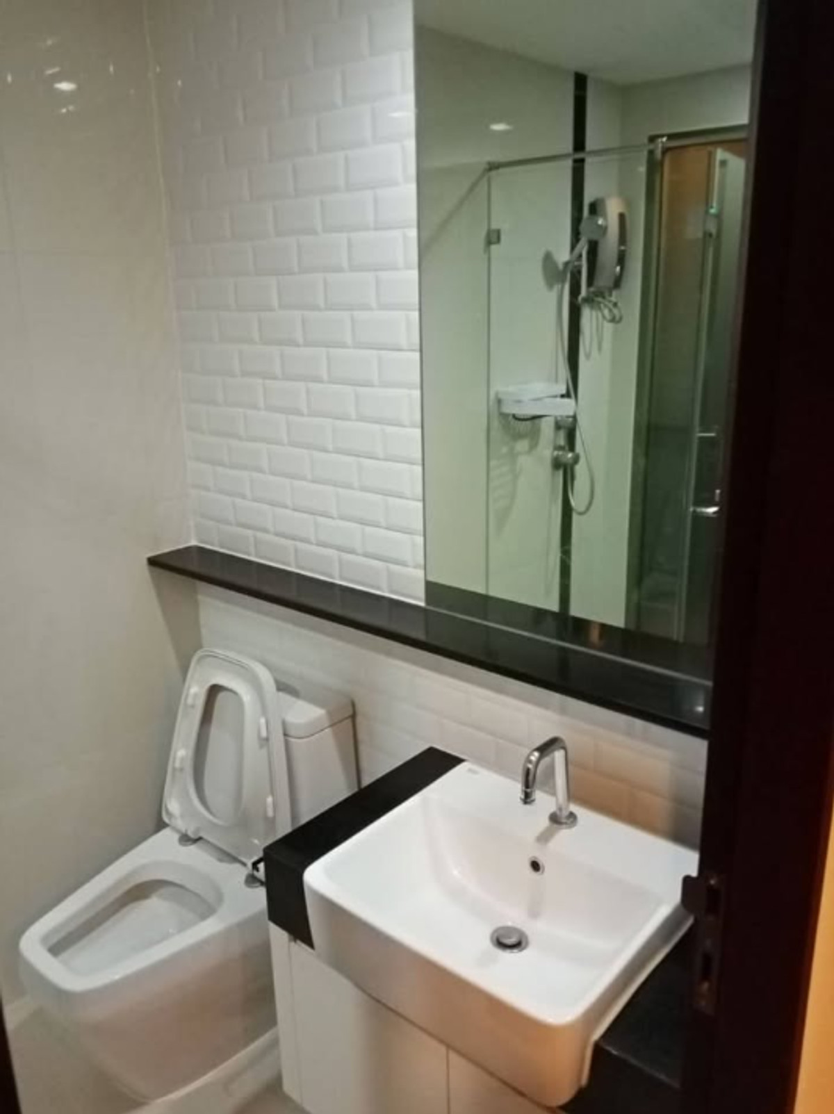 For SaleCondoRatchathewi,Phayathai : Wish Signature 2 35 sq.m. Please add LINE ID @806qphgn o8415o5483