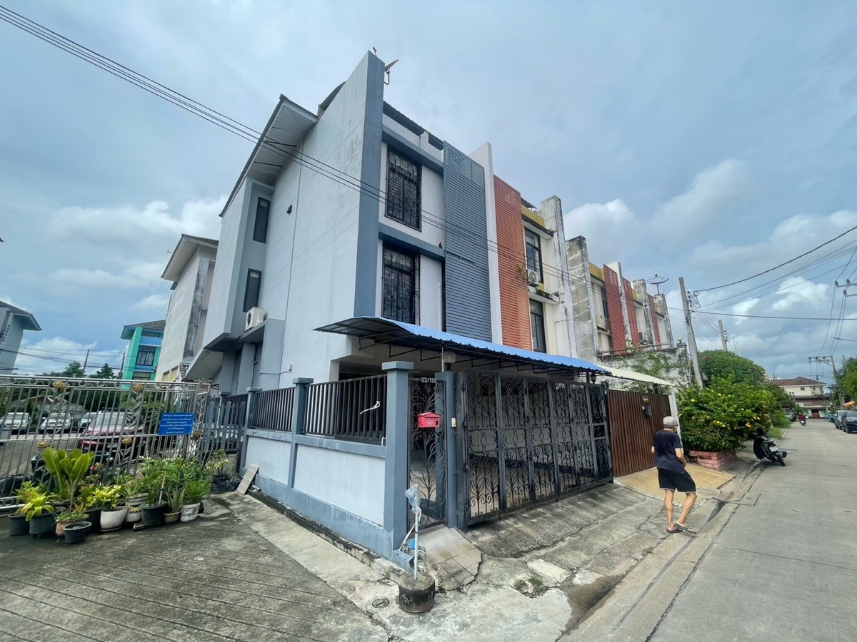 ขายทาวน์โฮมเอกชัย บางบอน : ขาย ทาวน์โฮม 3 ชั้นครึ่ง ม.กรีนเพลส จอมทอง 13 หลังมุม ถนนเมน ไม่มีบ้านตรงข้าม ต่อเติมตกเเต่งเเล้ว