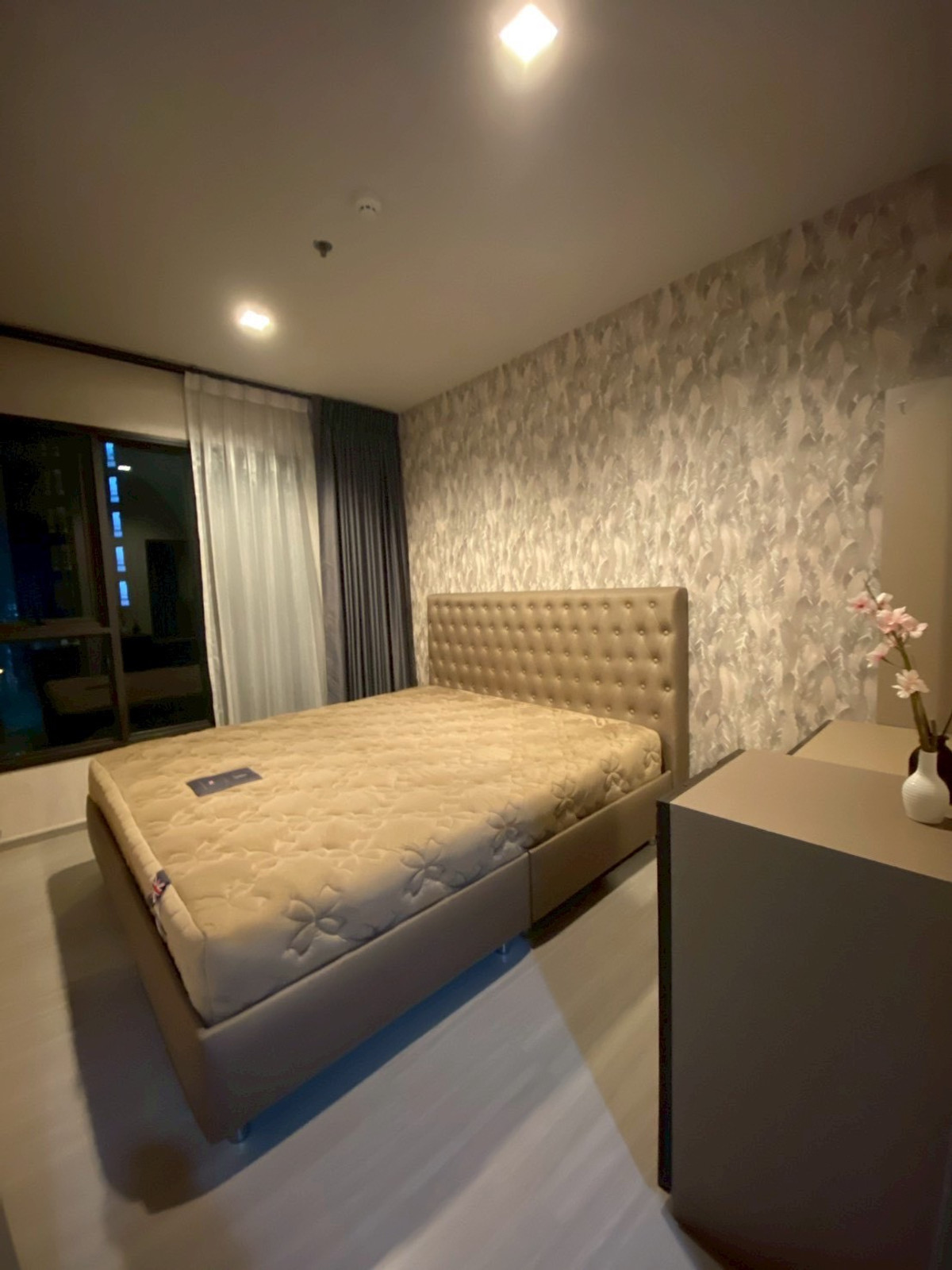 ให้เช่าคอนโดพระราม 9 เพชรบุรีตัดใหม่ RCA : ให้เช่า Life Asoke - Rama 9 ห้องสวยหรู 1 ห้องนอน เดินทางง่าย ใกล้ MRT พระราม 9