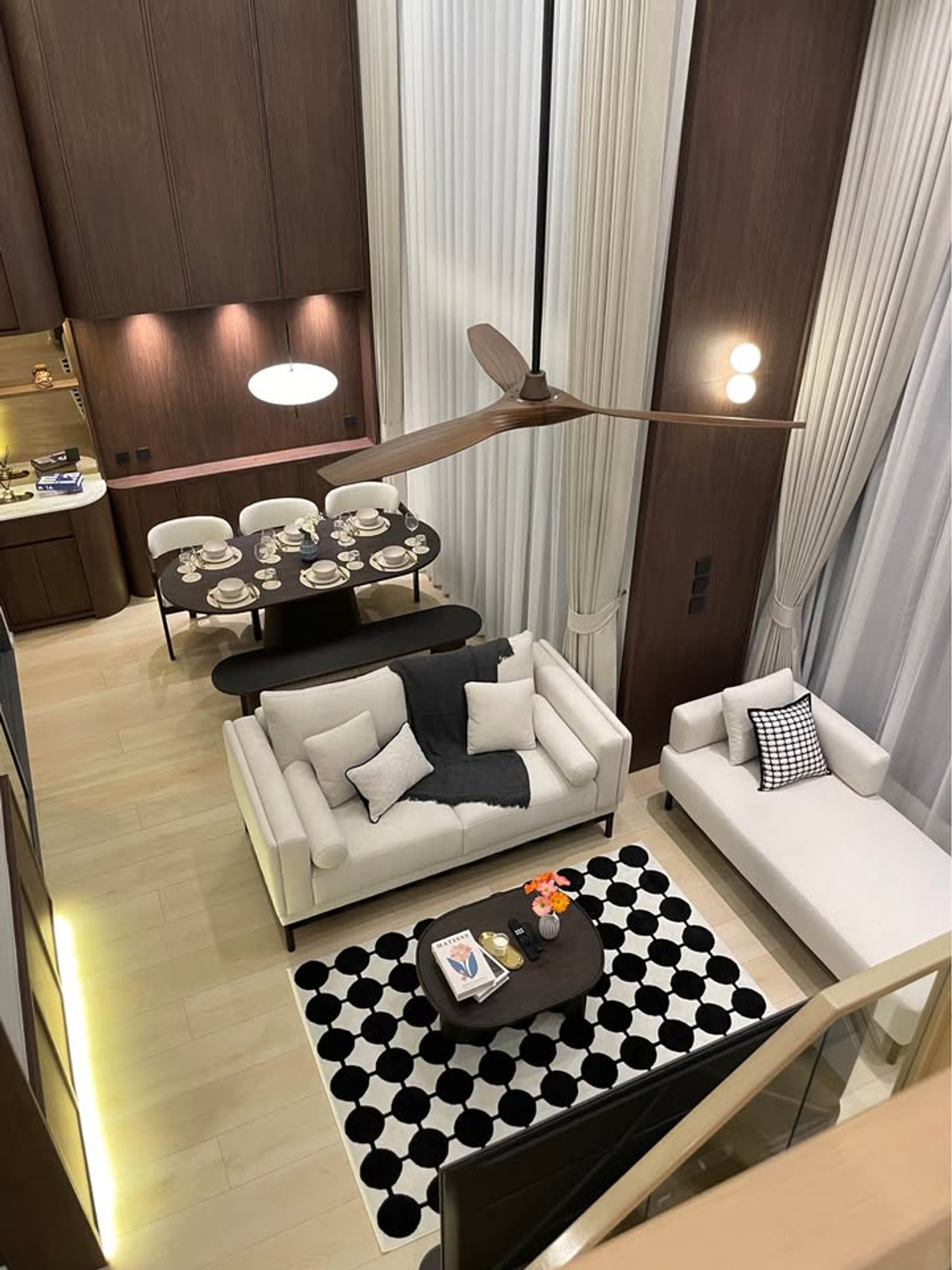 For RentCondoKhlongtoei, Kluaynamthai : ⭐️ Life Rama 4 - Asoke ⭐️3 bedrooms, 2 bathrooms, 91 sq m., well decorated room. Fully furnished