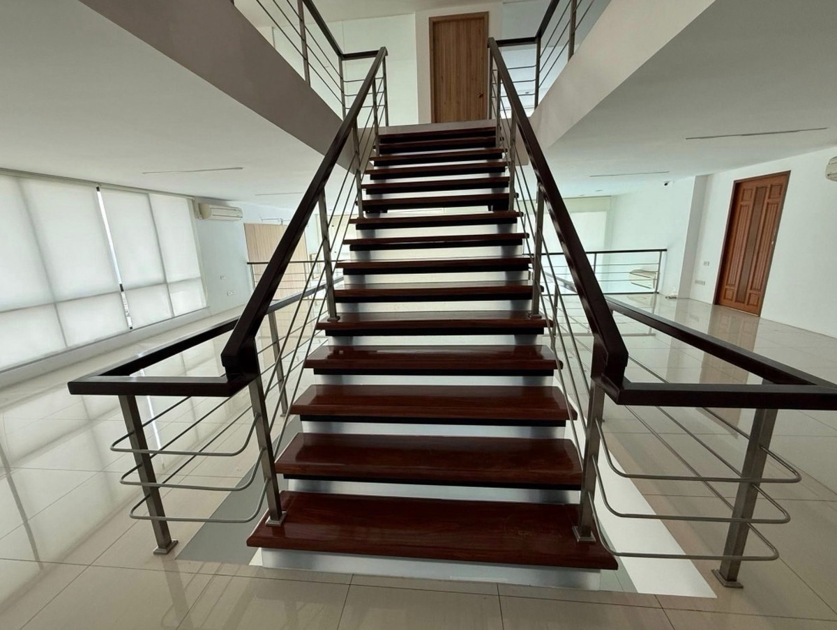 ให้เช่าสำนักงานพระราม 3 สาธุประดิษฐ์ : ให้เช่า สำนักงาน 800 ตร.ม. พระราม 3 ที่จอดรถยนต์ 10 คัน ใกล้ เซนทรัล