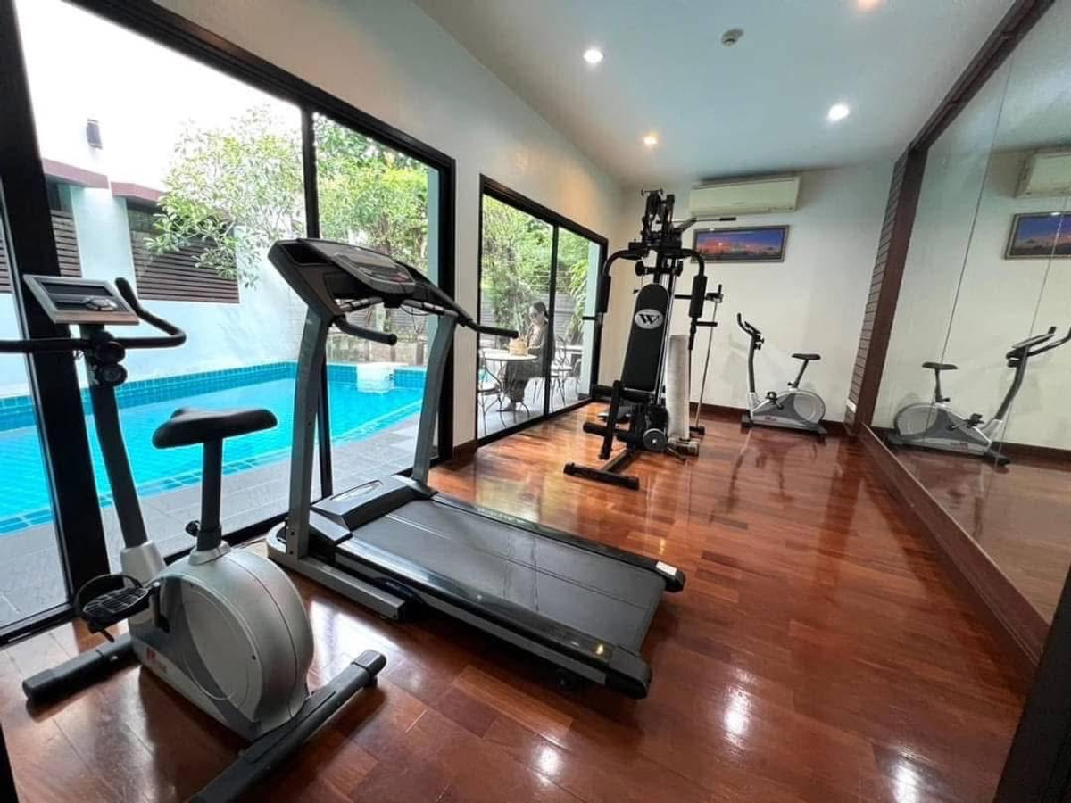 For SaleHouseSukhumvit, Asoke, Thonglor : Condo style house for sale With swimming pool Location in the heart of the city, Sukhumvit 24, on an area of ​​229 sq m., only 5 minutes walk to Emporium bts Phrom Phong.