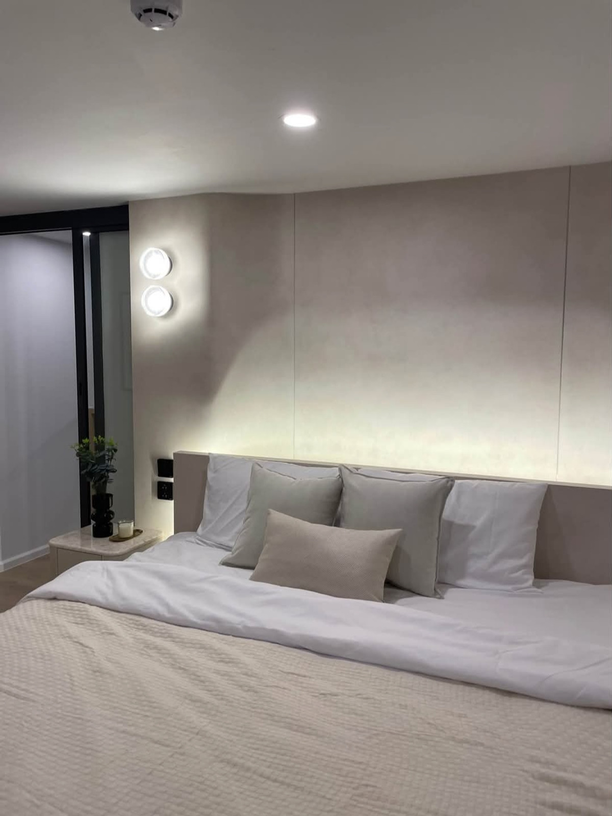 For RentCondoKhlongtoei, Kluaynamthai : Luxury Room🪞 High Ceiling 3bed2bath 91 Sqm/ Life Rama4 Asoke 85,000-