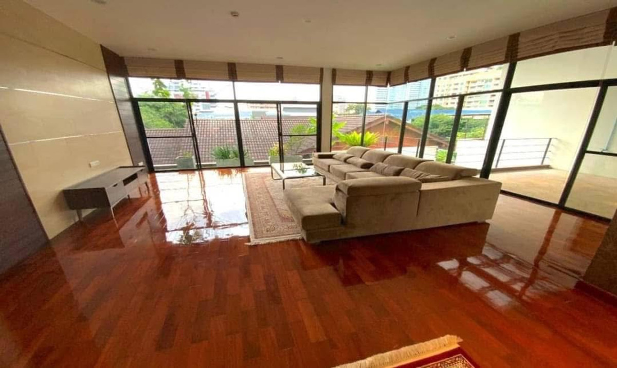 For SaleHouseSukhumvit, Asoke, Thonglor : Condo style house for sale With swimming pool Location in the heart of the city, Sukhumvit 24, on an area of ​​229 sq m., only 5 minutes walk to Emporium bts Phrom Phong.