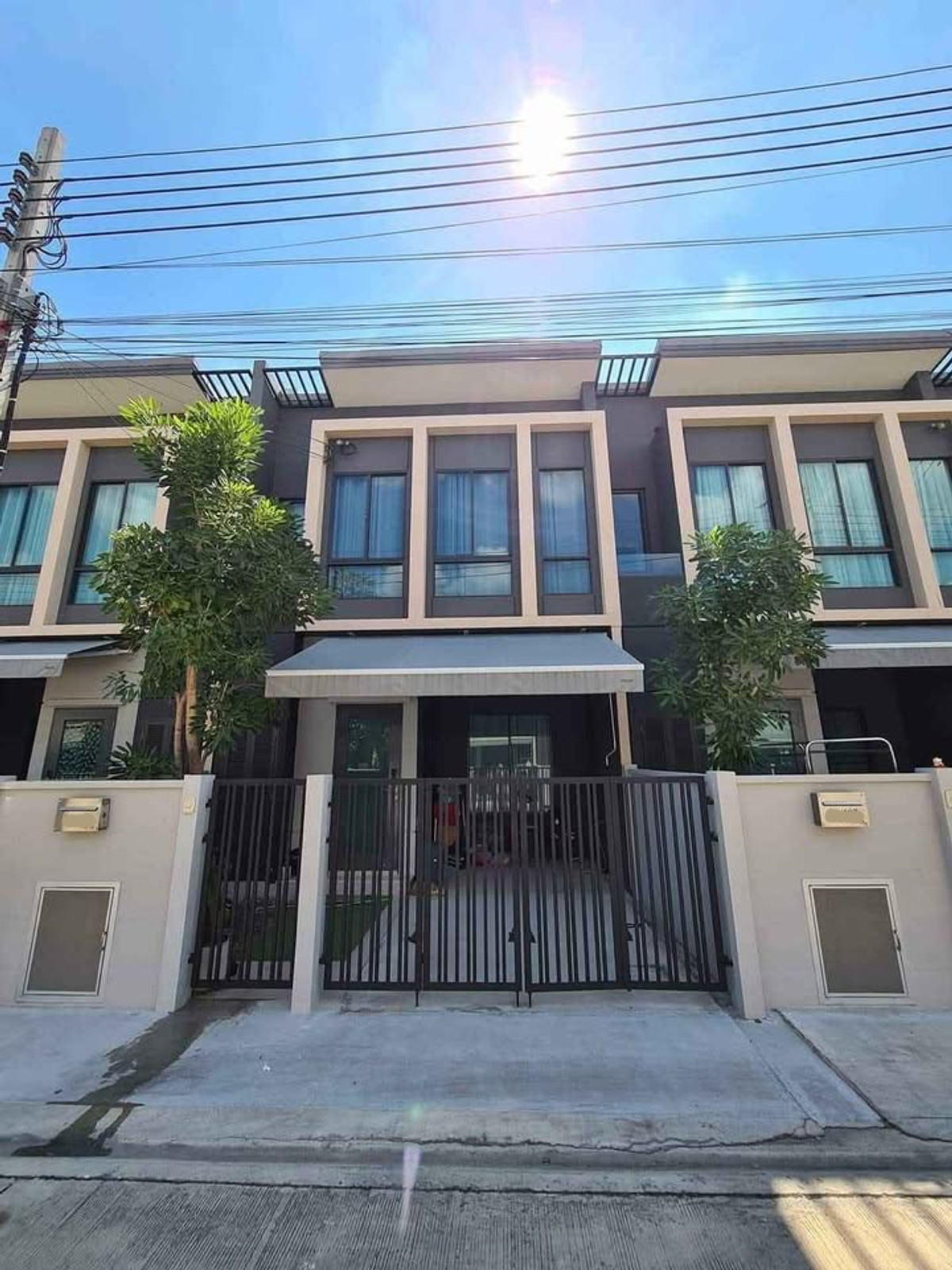 For RentTownhomeSamut Prakan,Samrong : For rent, 2-story townhome, Bangna, near Mega Bangna, near Central Bangna. Near Huachiew University