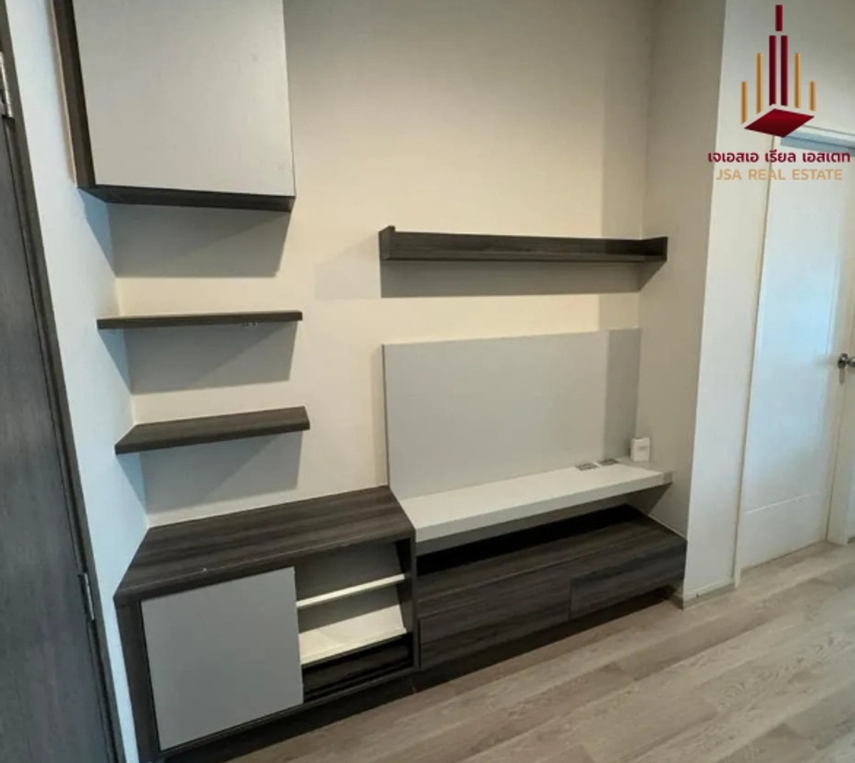 ให้เช่าคอนโดรัชดา ห้วยขวาง : ✨ For  Rent: Centric Huai Khwang Station Condo ✨  💰 Only 15,000 THB/month