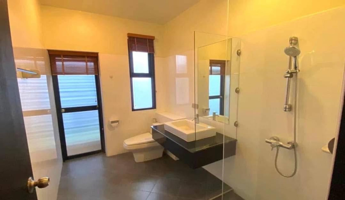 For SaleHouseSukhumvit, Asoke, Thonglor : Condo style house for sale With swimming pool Location in the heart of the city, Sukhumvit 24, on an area of ​​229 sq m., only 5 minutes walk to Emporium bts Phrom Phong.