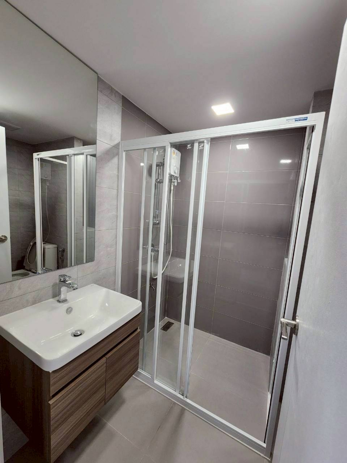 For RentCondoPathum Thani,Rangsit, Thammasat : 🏡 For rent Modiz Launch💖 Duplex room 2 floors ✨ 31st floor