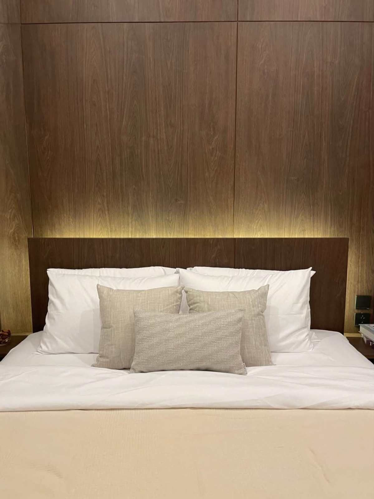 For RentCondoKhlongtoei, Kluaynamthai : Luxury Room🪞 High Ceiling 3bed2bath 91 Sqm/ Life Rama4 Asoke 85,000-