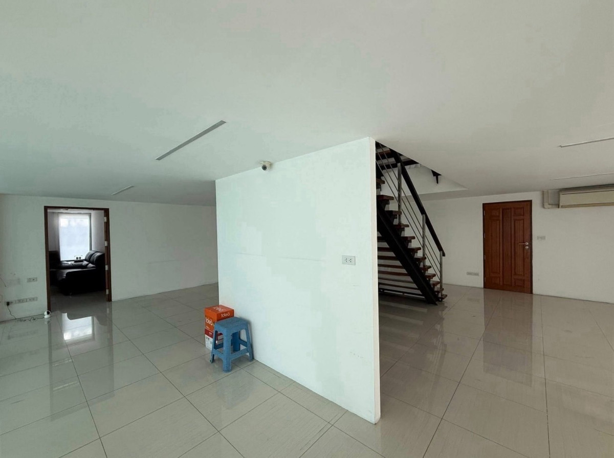 ให้เช่าสำนักงานพระราม 3 สาธุประดิษฐ์ : ให้เช่า สำนักงาน 800 ตร.ม. พระราม 3 ที่จอดรถยนต์ 10 คัน ใกล้ เซนทรัล