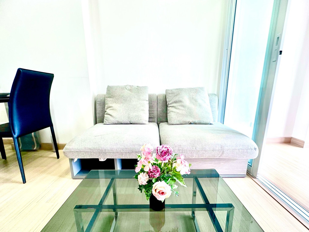 For RentCondoRamkhamhaeng, Hua Mak : 两间房（一间卧室+一间工作室）。2025年11月19日起可出租，家具齐全，配备电器设备。