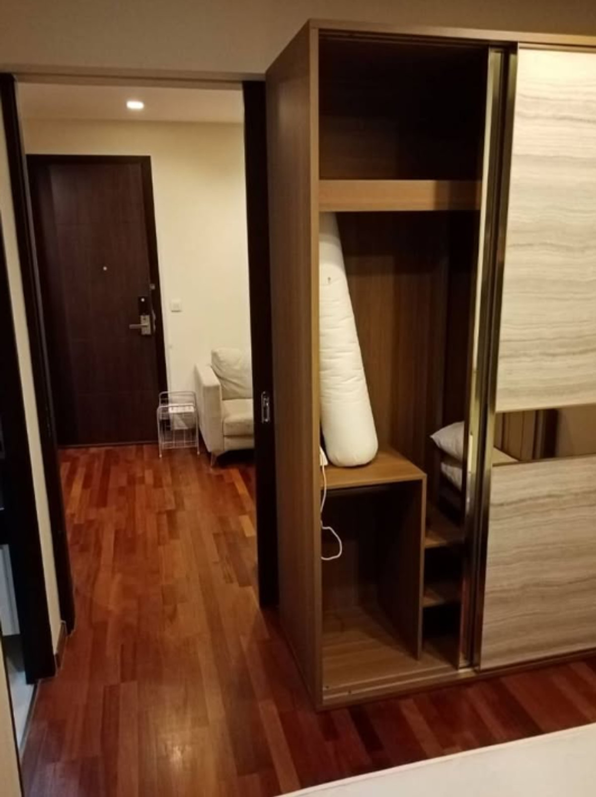 For SaleCondoRatchathewi,Phayathai : Wish Signature 2 35 sq.m. Please add LINE ID @806qphgn o8415o5483