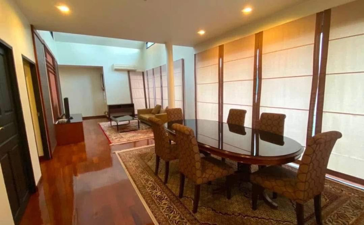 For SaleHouseSukhumvit, Asoke, Thonglor : Condo style house for sale With swimming pool Location in the heart of the city, Sukhumvit 24, on an area of ​​229 sq m., only 5 minutes walk to Emporium bts Phrom Phong.