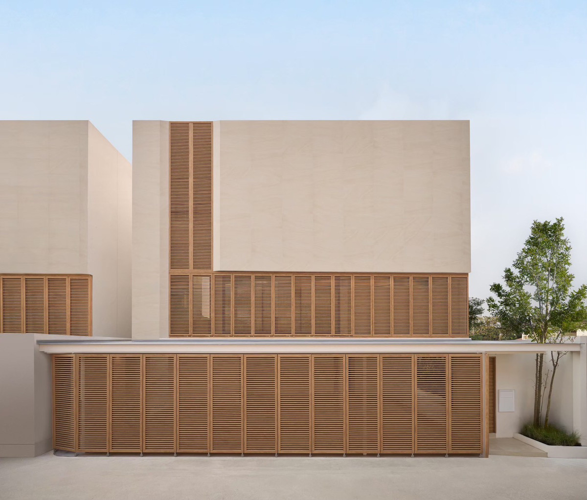 For SaleHouseYothinpattana,CDC : 🏠✨ELIVA Private Residences | 3-story detached house with private swimming pool. Usable area 810 sq m., land 100 sq m., 4 bedrooms, 6 bathrooms, 4 parking spaces, only 69 MB!! Contact to arrange viewing.