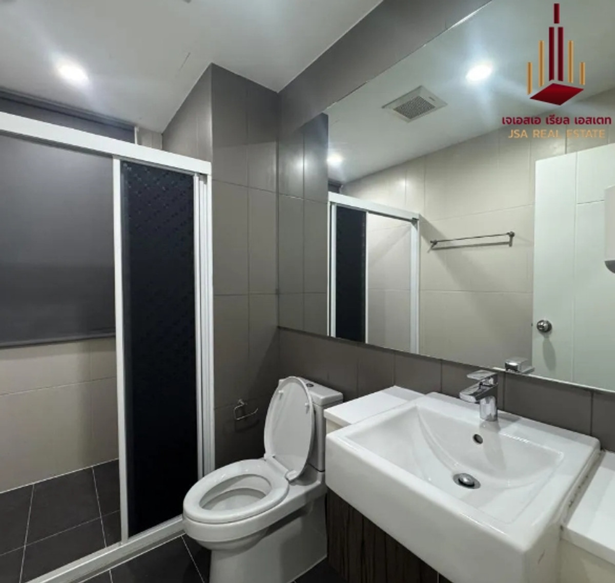 For RentCondoRatchadapisek, Huaikwang, Suttisan : ✨ For Rent: Centric Huai Khwang Station Condo ✨ 💰 Only 30,000 THB/month