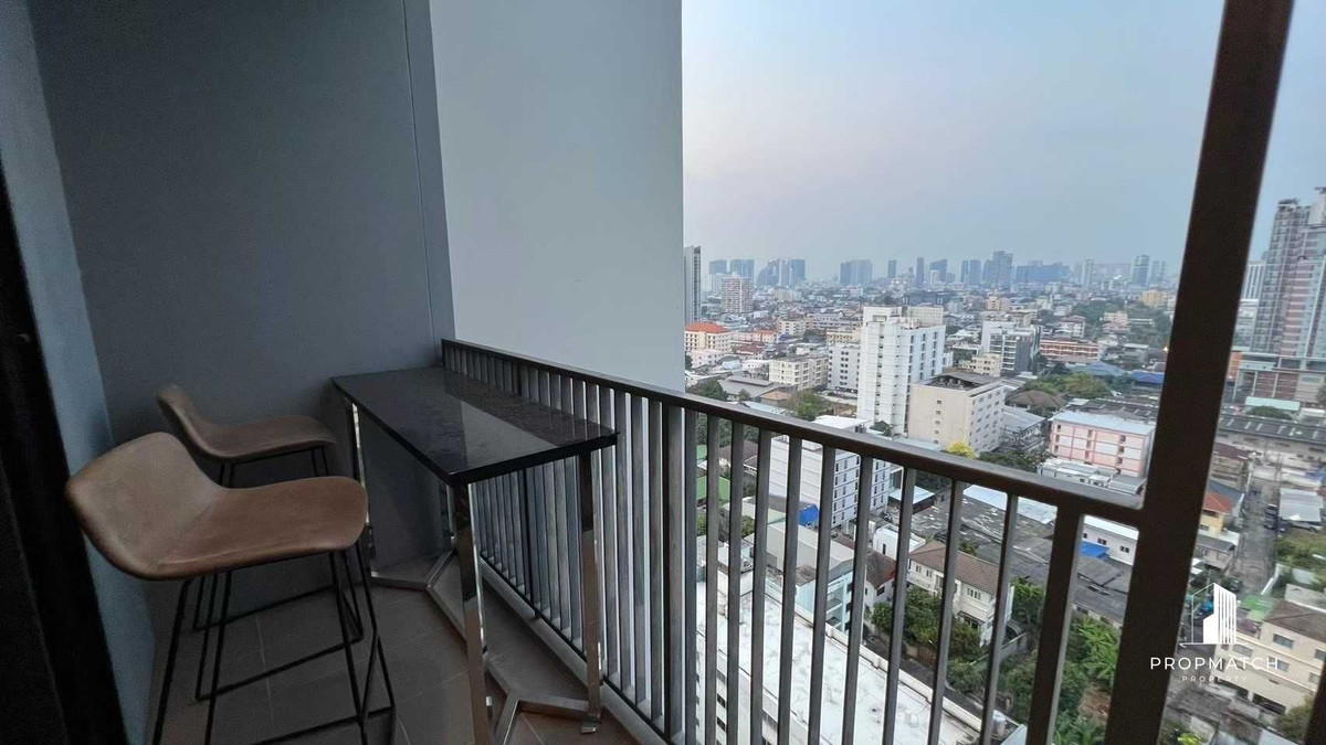 For SaleCondoRatchadapisek, Huaikwang, Suttisan : Is this price real? For sale 4.1m Quinn Ratchada 17, 1 bedroom, large room, 45sqm, high floor, not for rent, near MRT Sutthisan 300 m. If interested, make an appointment to view, 064-6696546 Minnie, this number can be reached via Line.