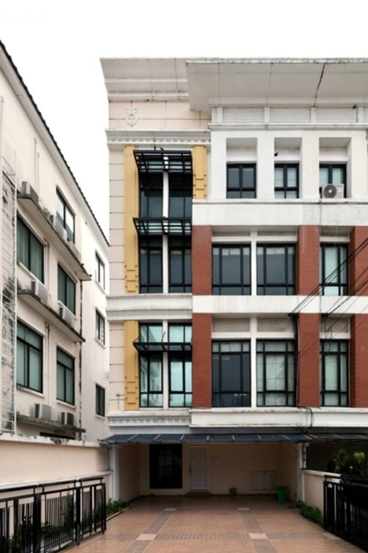 ขายทาวน์โฮมบางนา แบริ่ง ลาซาล : เพดานสูงโปร่ง ทำเลดี ใกล้เซนทรัล บางนา ขายโฮมออฟฟิศ 