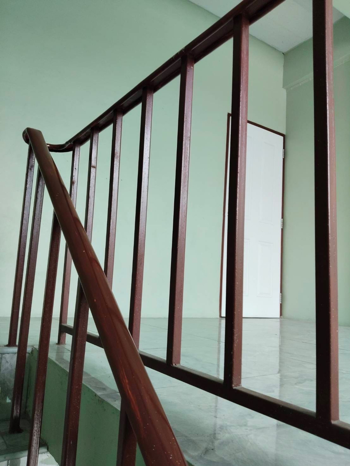 ขายอาคารพาณิชย์ระยอง : 94098 - ขายอาคารพาณิชย์ 4 ชั้น หน้าโครงการบ้านฉางเพลส ระยอง ตรงข้ามหน้าอำเภอบ้านฉาง ทำเลดีติดถนสุขุมวิท เหมาะทำสำนักงาน ซื้อลงทุนให้เช่า บ้านพักอาศัย