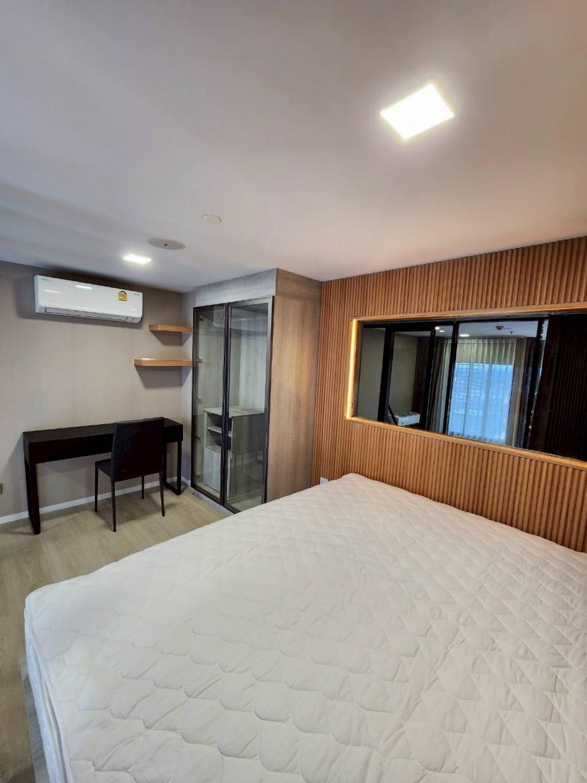 For RentCondoPathum Thani,Rangsit, Thammasat : 🚩For rent: Modiz Launch, Duplex room, 2 floors, area 27 sq m., Muji + Modern style, built-in decoration with decorative lights and decorative mirrors.