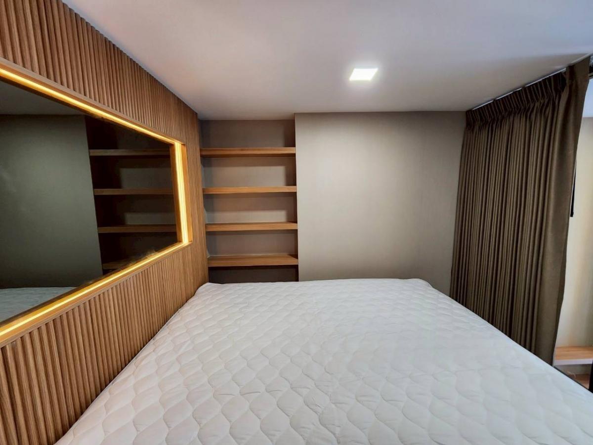 For RentCondoPathum Thani,Rangsit, Thammasat : 🚩For rent: Modiz Launch, Duplex room, 2 floors, area 27 sq m., Muji + Modern style, built-in decoration with decorative lights and decorative mirrors.