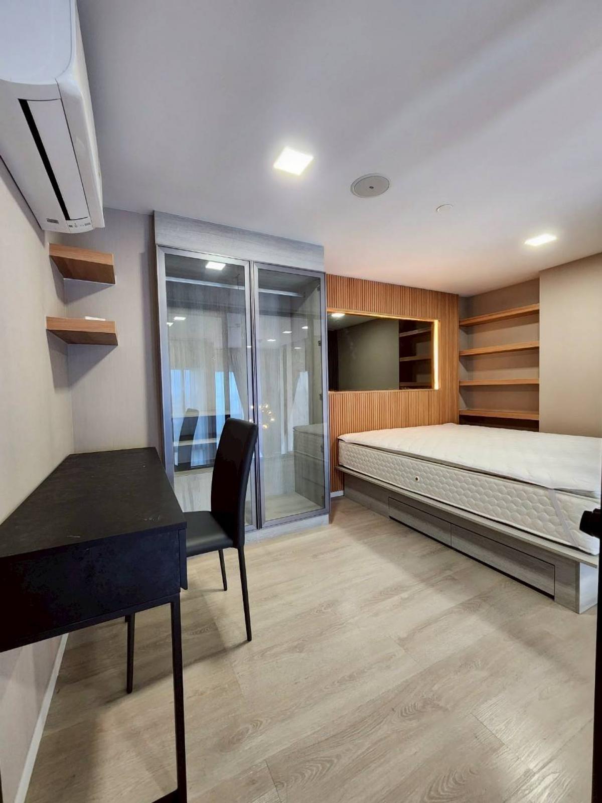 For RentCondoPathum Thani,Rangsit, Thammasat : 🚩For rent: Modiz Launch, Duplex room, 2 floors, area 27 sq m., Muji + Modern style, built-in decoration with decorative lights and decorative mirrors.