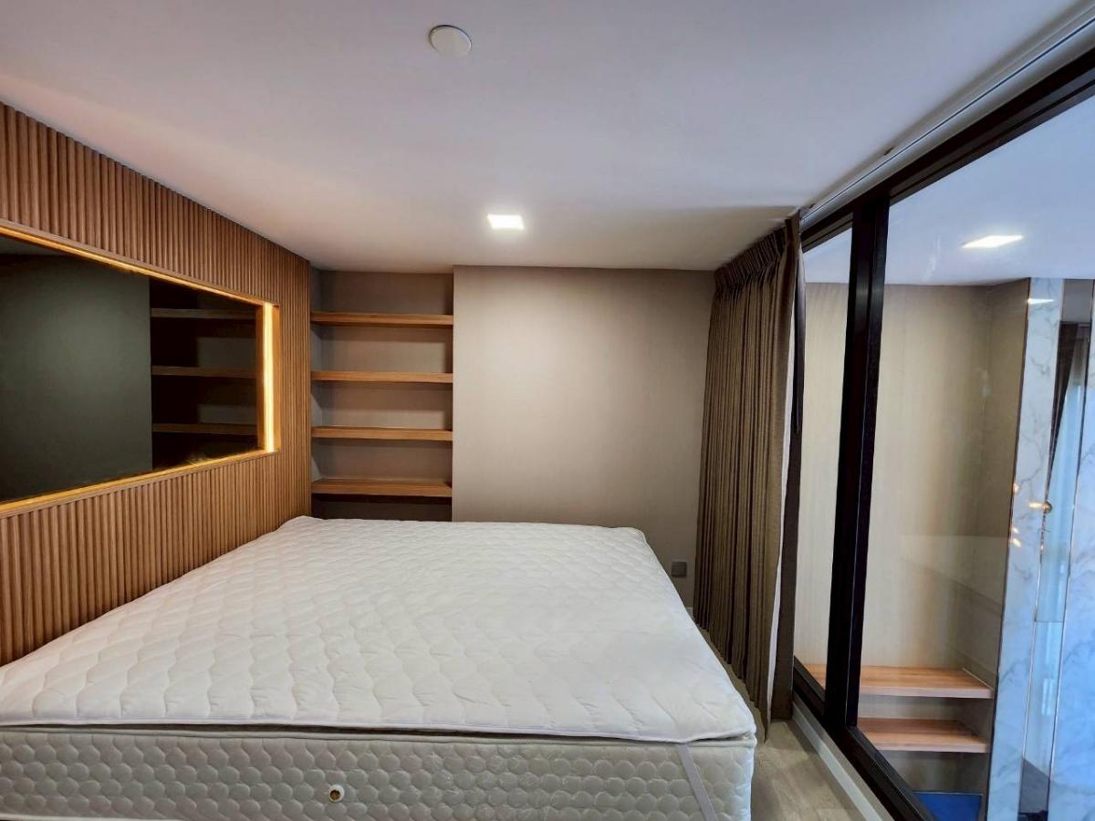 For RentCondoPathum Thani,Rangsit, Thammasat : 🚩For rent: Modiz Launch, Duplex room, 2 floors, area 27 sq m., Muji + Modern style, built-in decoration with decorative lights and decorative mirrors.