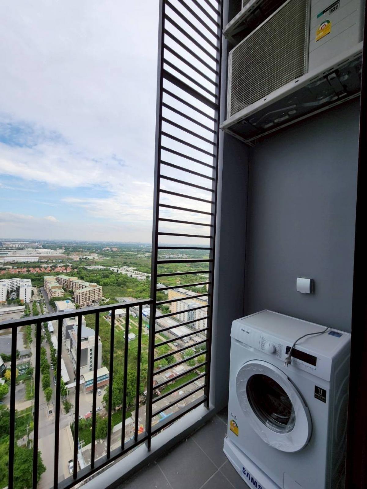 For RentCondoPathum Thani,Rangsit, Thammasat : 🚩For rent: Modiz Launch, Duplex room, 2 floors, area 27 sq m., Muji + Modern style, built-in decoration with decorative lights and decorative mirrors.