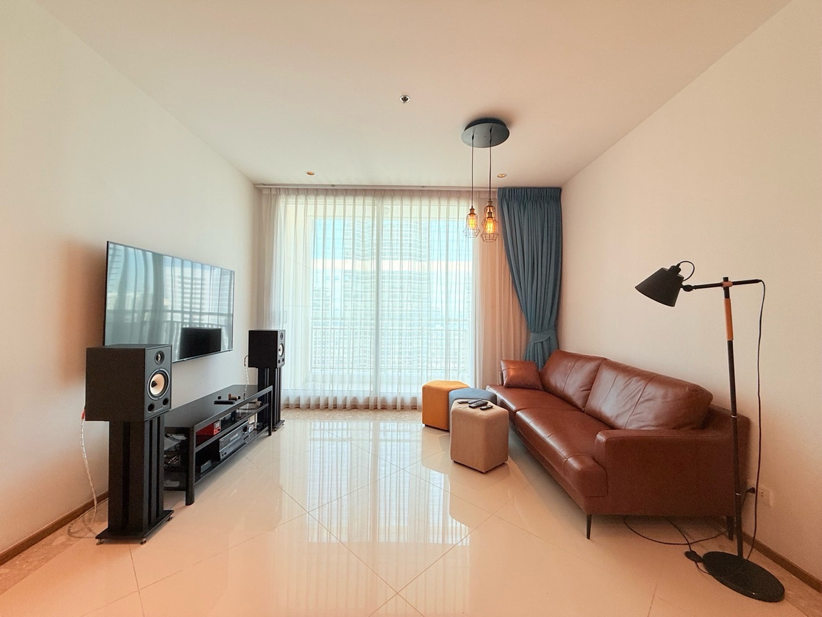 ให้เช่าคอนโดสาทร นราธิวาส : ให้เช่า The Empire Place 1 นอน 65 ตรม ห้องสวย ตกแต่ง พร้อมอยู่ BTS ช่องนนทรี 