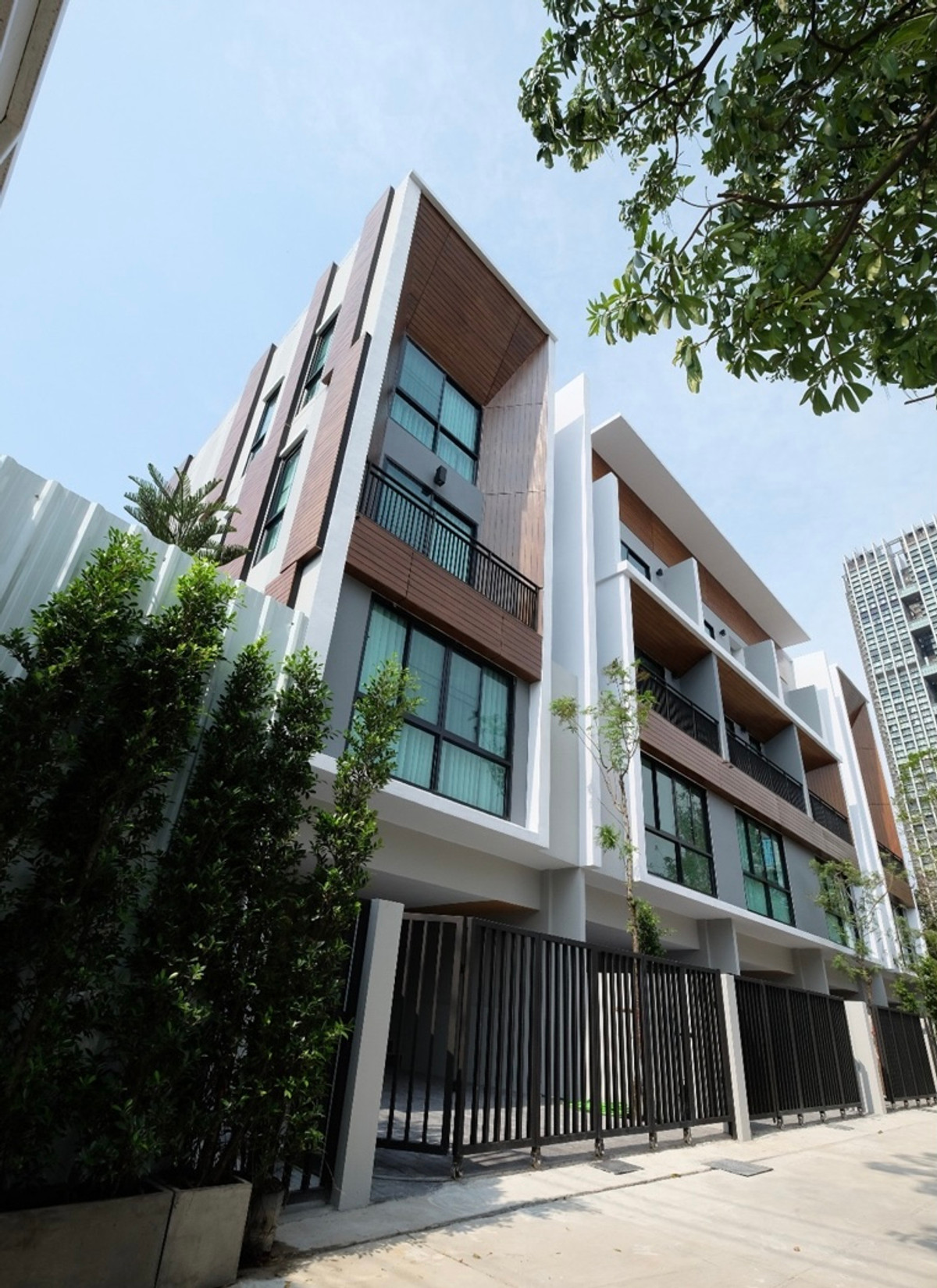 ให้เช่าทาวน์โฮมสาทร นราธิวาส : เช่าทาวน์โฮม 4 ชั้น ซอยสวนพลู 1,สาทร 3 สวย ทำเลดี พร้อมอยู่ ใกล้ BTS ศาลาแดง สนใจแอตไลน์ครับ@841qqlnr