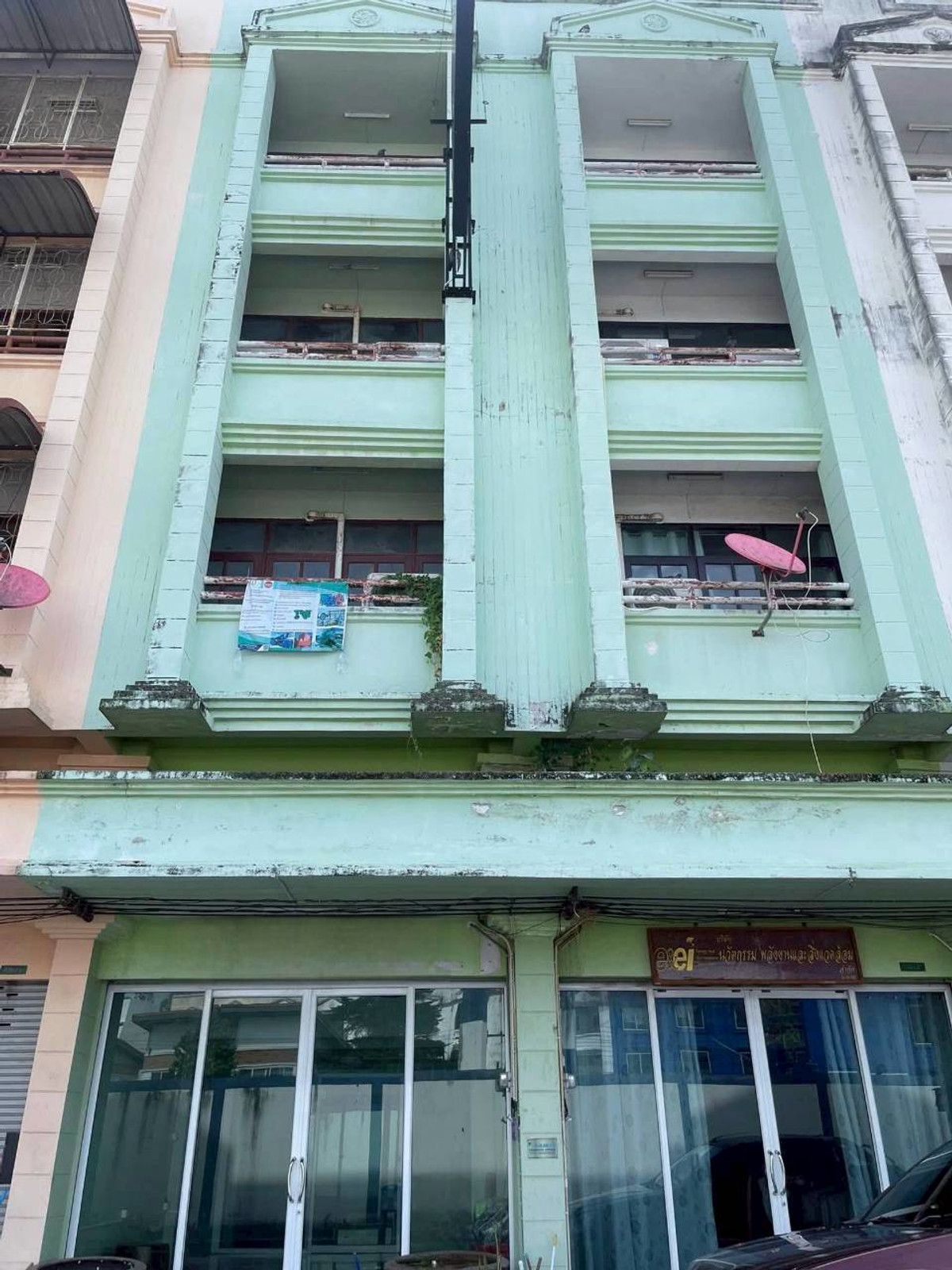 ขายอาคารพาณิชย์ระยอง : 94098 - ขายอาคารพาณิชย์ 4 ชั้น หน้าโครงการบ้านฉางเพลส ระยอง ตรงข้ามหน้าอำเภอบ้านฉาง ทำเลดีติดถนสุขุมวิท เหมาะทำสำนักงาน ซื้อลงทุนให้เช่า บ้านพักอาศัย