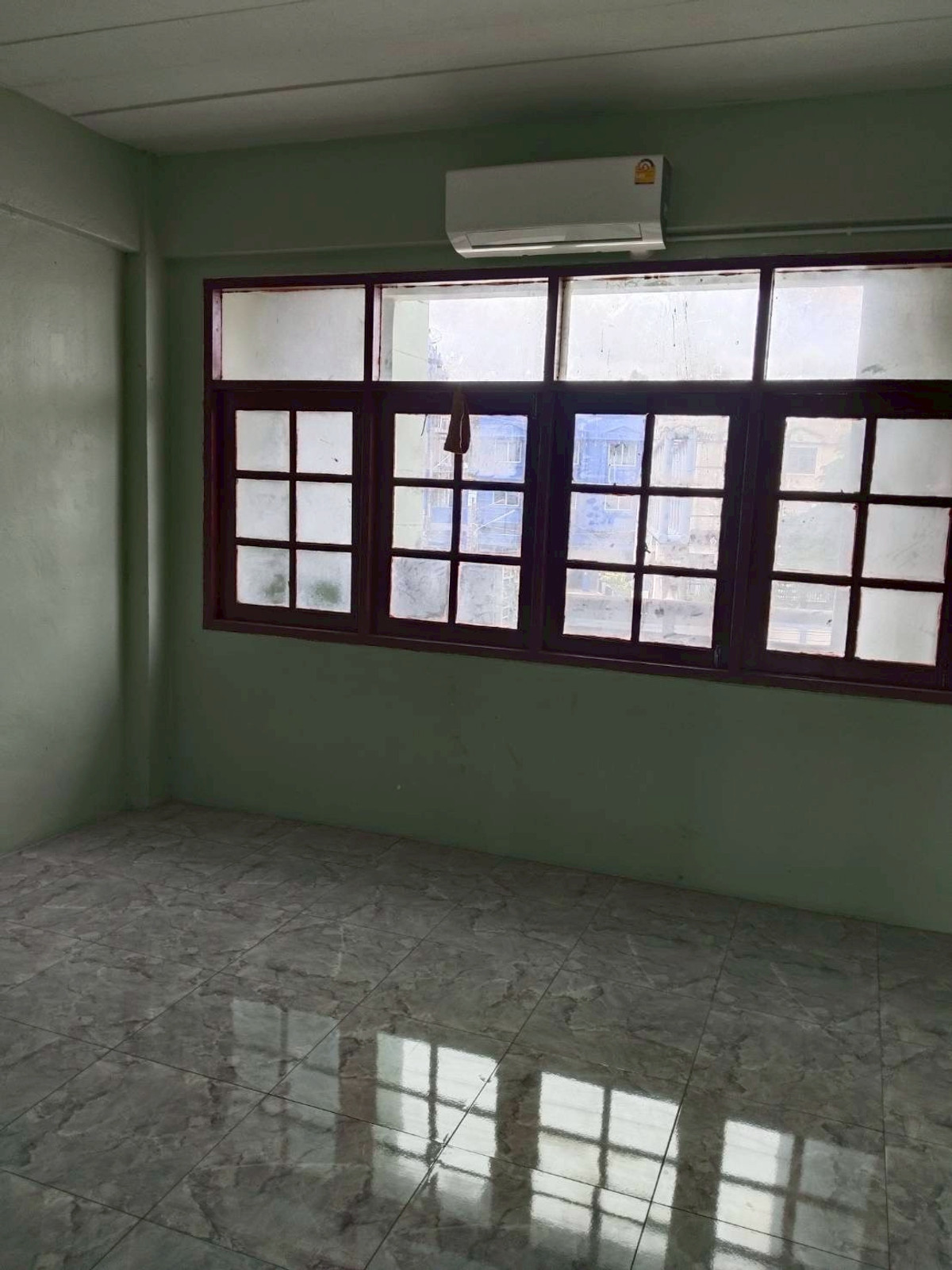 ขายอาคารพาณิชย์ระยอง : 94098 - ขายอาคารพาณิชย์ 4 ชั้น หน้าโครงการบ้านฉางเพลส ระยอง ตรงข้ามหน้าอำเภอบ้านฉาง ทำเลดีติดถนสุขุมวิท เหมาะทำสำนักงาน ซื้อลงทุนให้เช่า บ้านพักอาศัย