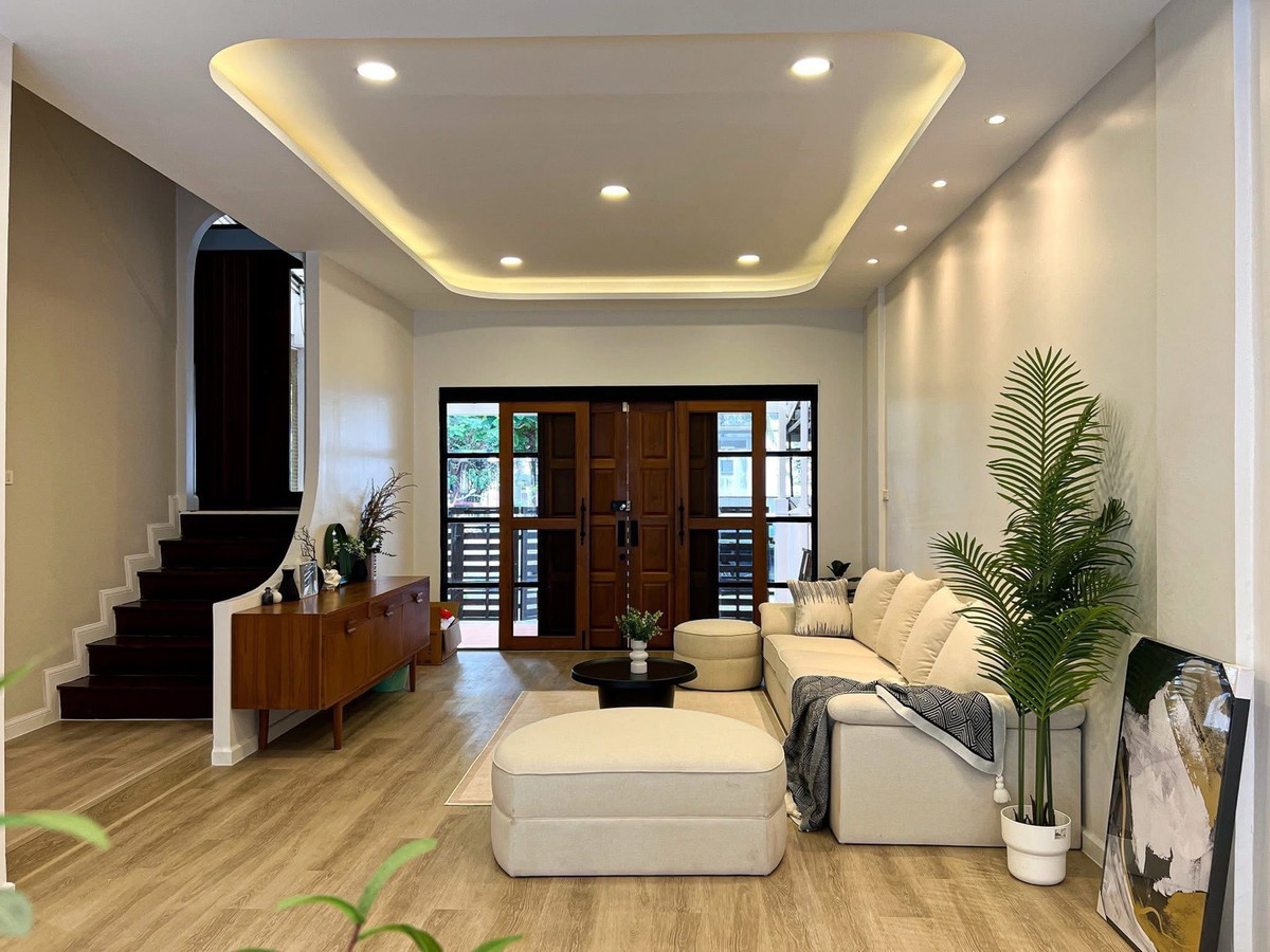 For RentTownhomeOnnut, Udomsuk : 📢👇4 Storey townhouse in town. Perfect for living or a home office, this spacious 4-storey townhouse is located in one of the most vibrant communities in Sukhumvit 71. Easy access to Sukhumvit Road, Rama 4, Ekamai, and the expressway.