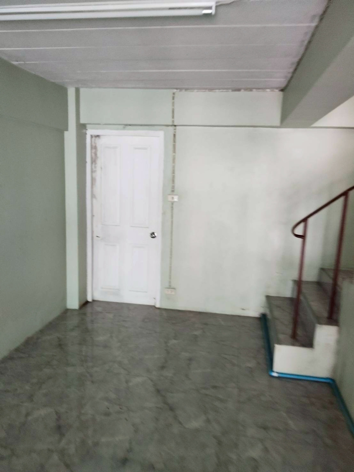 ขายอาคารพาณิชย์ระยอง : 94098 - ขายอาคารพาณิชย์ 4 ชั้น หน้าโครงการบ้านฉางเพลส ระยอง ตรงข้ามหน้าอำเภอบ้านฉาง ทำเลดีติดถนสุขุมวิท เหมาะทำสำนักงาน ซื้อลงทุนให้เช่า บ้านพักอาศัย