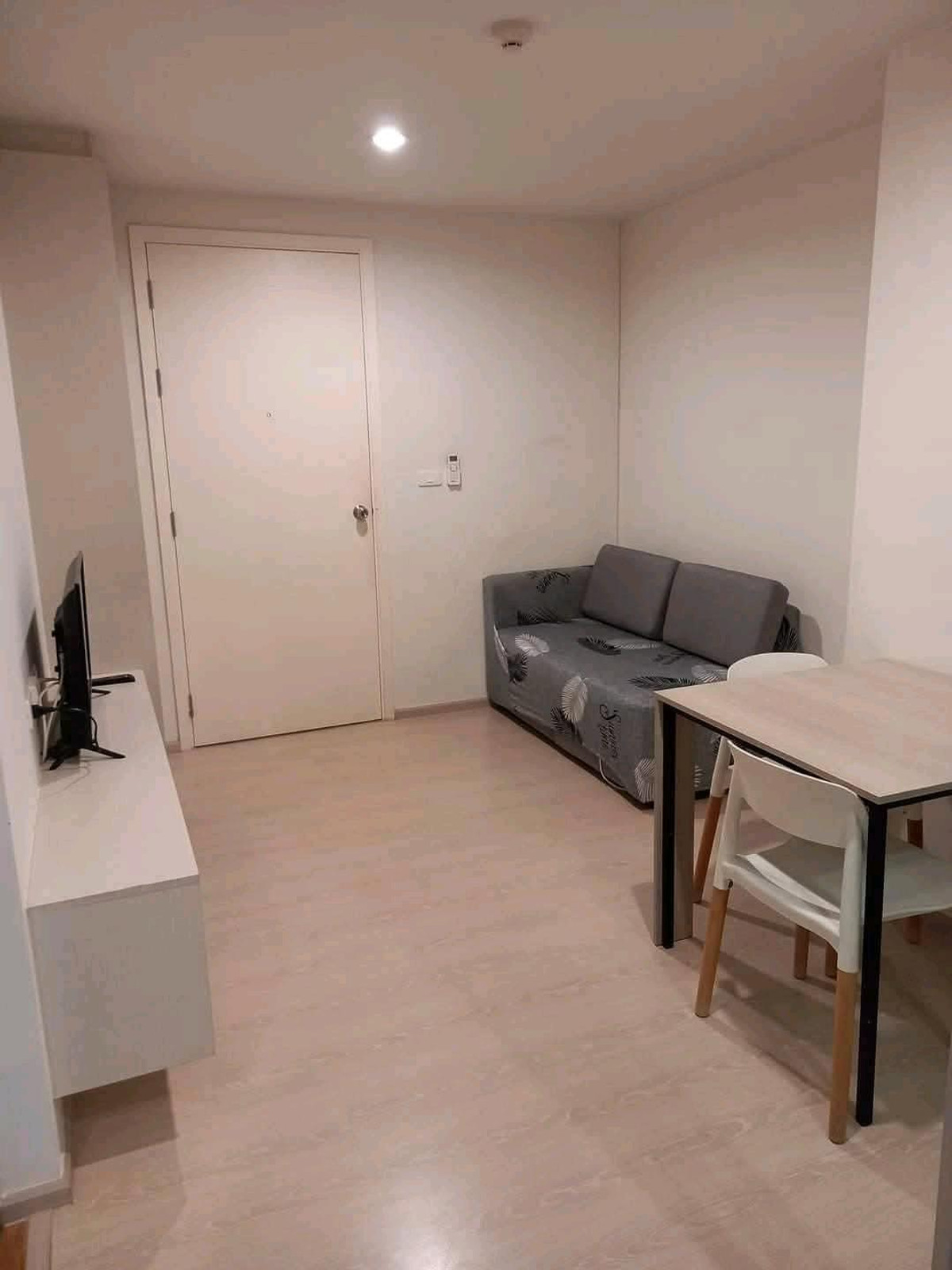 ให้เช่าคอนโดปทุมธานี รังสิต ธรรมศาสตร์ : ✨ ทำเลดี ใกล้รถไฟฟ้า เฟอร์นิเจอร์เครื่องใช้ไฟฟ้าครบพร้อมอยู่!!