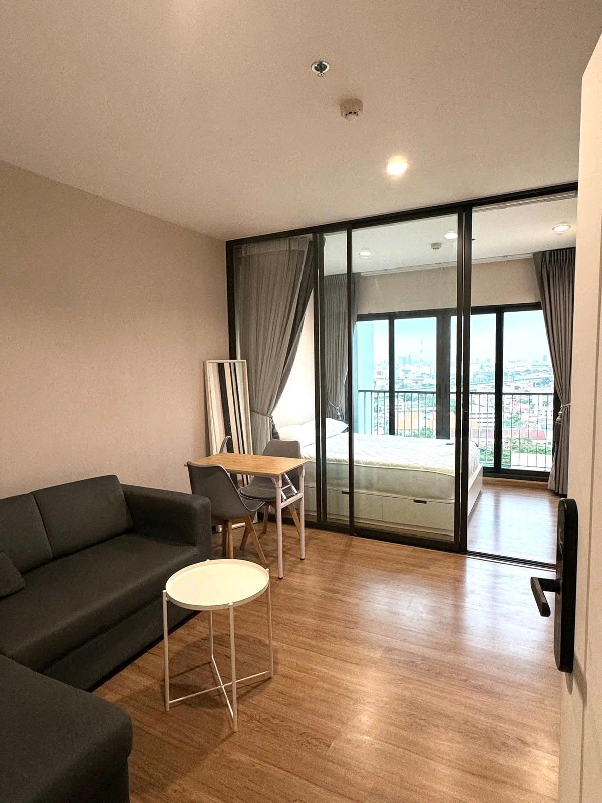 For RentCondoPinklao, Charansanitwong : 📍Good location, next to Bang O MRT station, very convenient to travel.