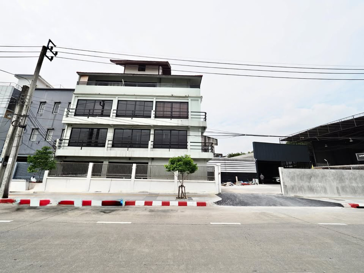 ให้เช่าอาคารพาณิชย์สาทร นราธิวาส : HR3003ให้เช่าอาคารสำนักงาน 4 ชั้นรีโนเวทใหม่ ถนนยานนาวา พระราม 3 เหมาะทำออฟฟิศ โชว์รูม คลังสินค้า